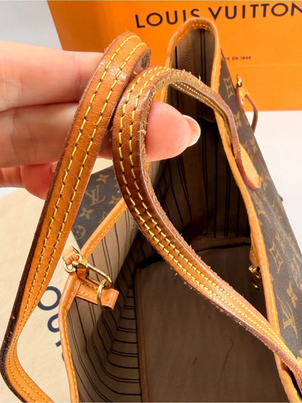 Louis Vuitton Neverfull MM Brown Canvas Monogram Tote Bag with Pouch